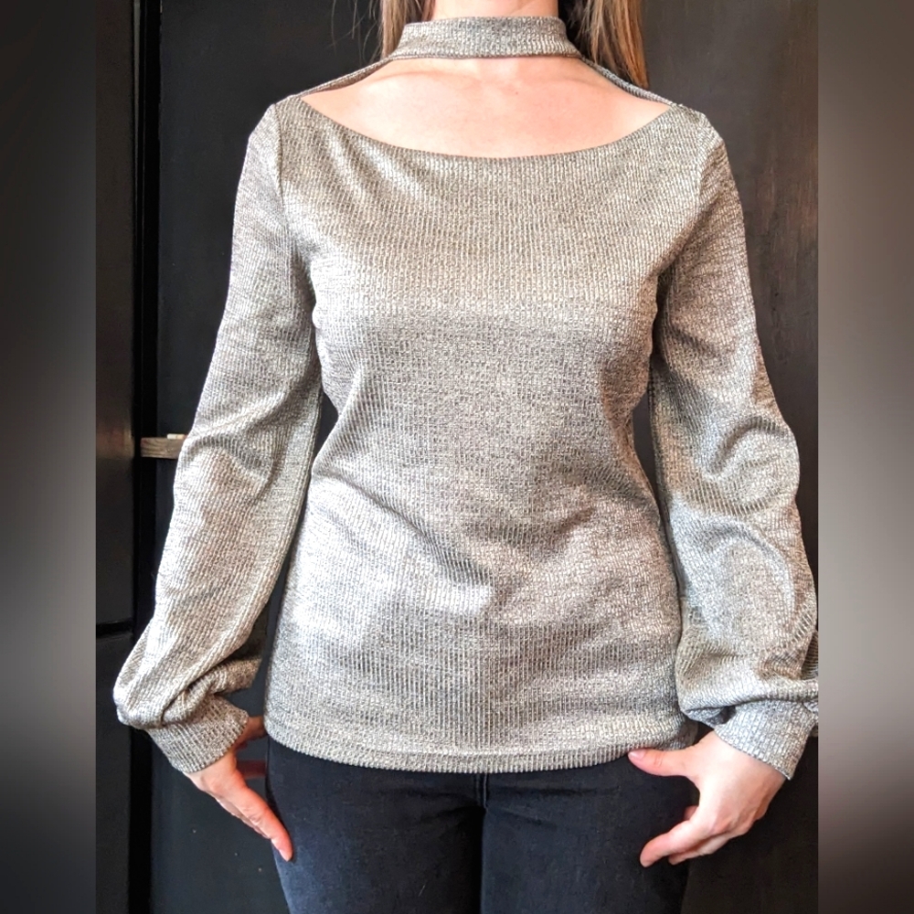 Long sleeve silver top, size XS - 3 for 20 $